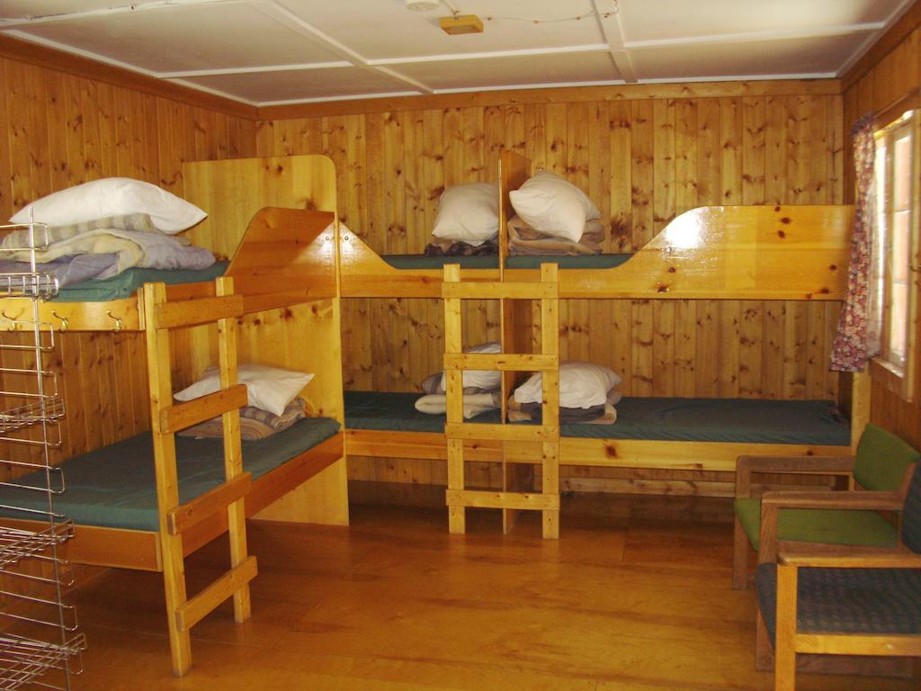 Hi Mosquito Creek - Wilderness Hostel Lake Louise Room photo